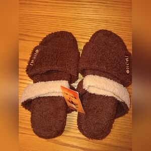 ONCAI Brown Fuzzy Slippers with Cream Trim New